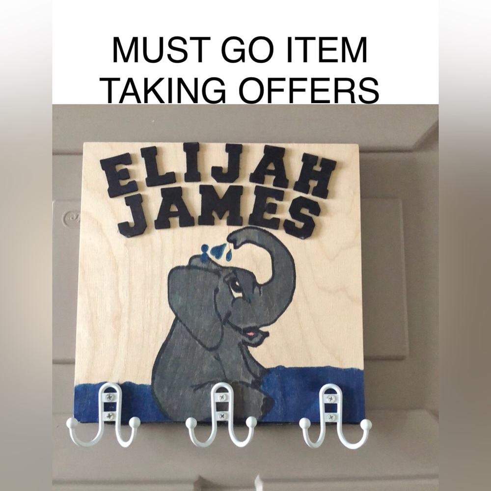 🚚 Hand Crafted Wooden Elephant Sign